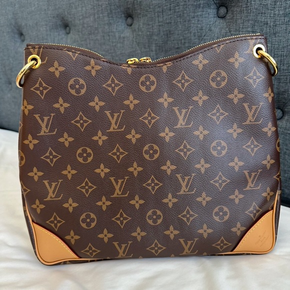 Louis Vuitton - Picture 3 of 3